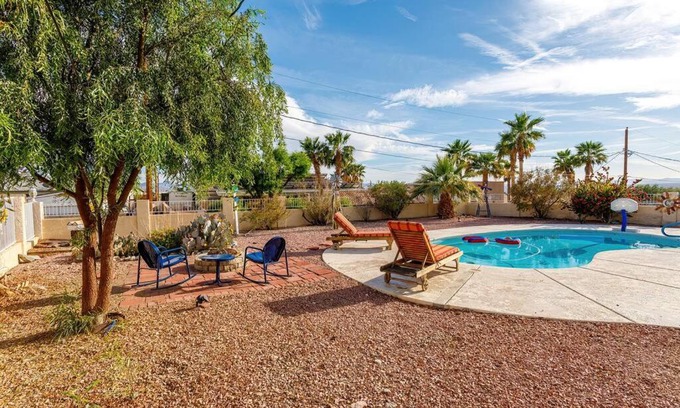 Lake Havasu City Apartment | Home Away From Home! Stylish, Pool, Games, Firepit