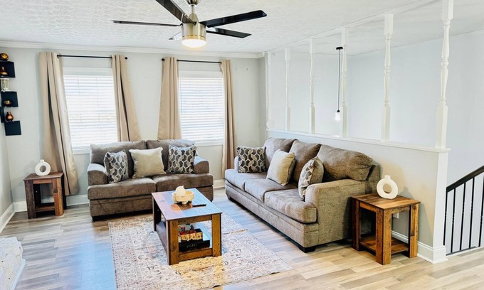 Douglasville House | Home away from Home Spacious 5-bedroom house in Douglasville