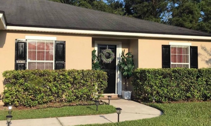 Bulls Bay House | Home Away from Home Suburban Living minutes away Jacksonville Baldwin Rail Trail