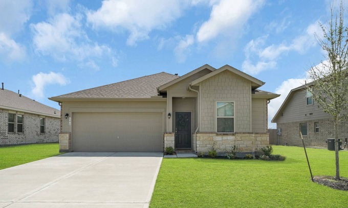 Baytown House | Home away from home. Cozy retreat in East Houston.