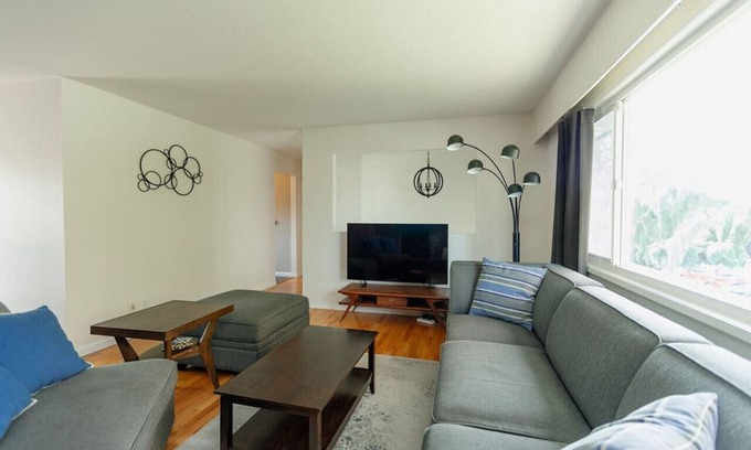 Gordon Head House | Home away from home 3-BR, great neighbourhood