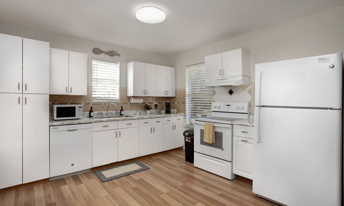 Lake Mary House | Home Away From Home, Cozy Bungalow with Speakeasy