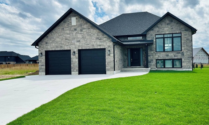 Port Elgin House | Home away from home, just 2 mins drive to Beach
