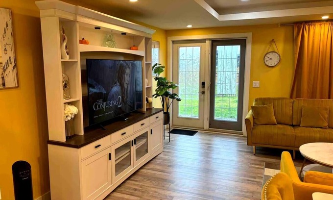 Fort Gary Apartment | HOME AWAY FROM HOME
