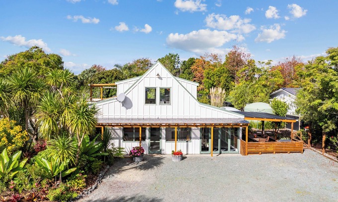 Mangawhai Heads House | Home away from Home in Mangawhai Heads. Family & Pet Friendly. Escape the City