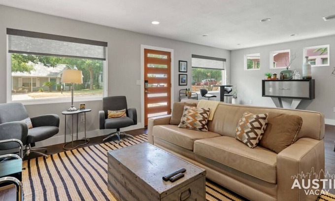 McKinley Heights House | Home Away From Home in E Austin! Yard + Laundry