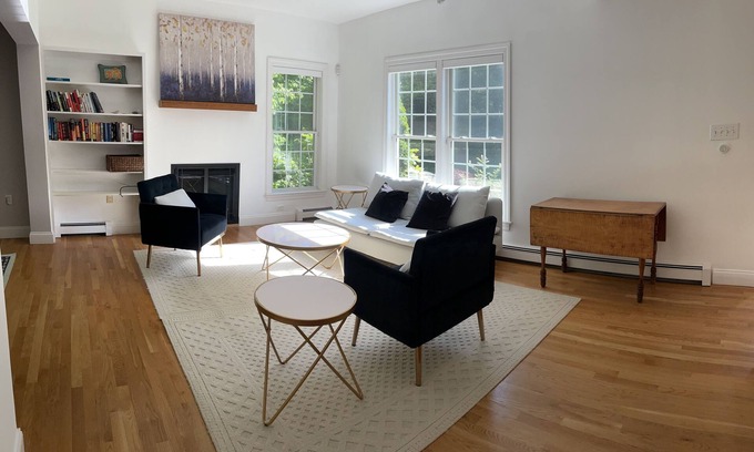 Adamsville House | Home-away-from-home in Westport Harbor.