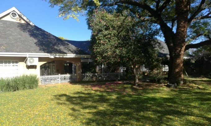 Ekurhuleni Bed & Breakfast | Home away from Home (Lakefield)