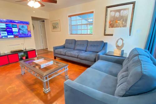 Olympia Heights House | HOME AWAY FROM HOME Near Airport and Malls and Highways