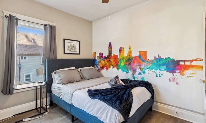 Lakewood Apartment | Home Away from Home near Downtown CLE- Entire APT!