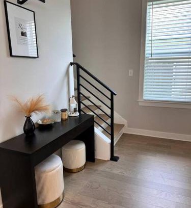 Arlington Apartment | Home away from home - Near Blue Oval City