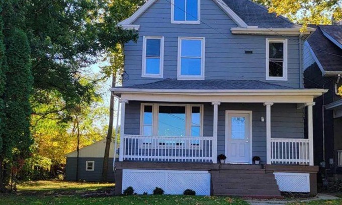 Peoria House | Home Away From Home Near OSF/ Several Hospitals