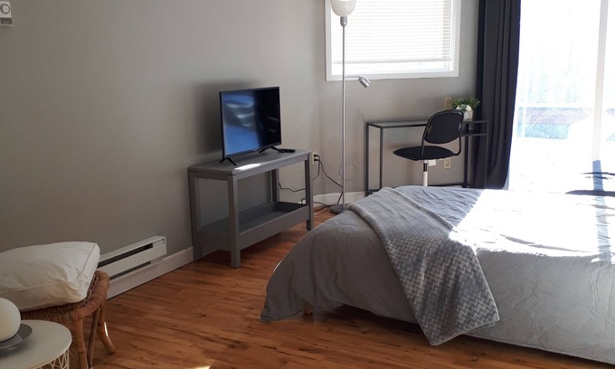 Hope House | Home away from home! Nice and cozy studio with a Private Backyard.