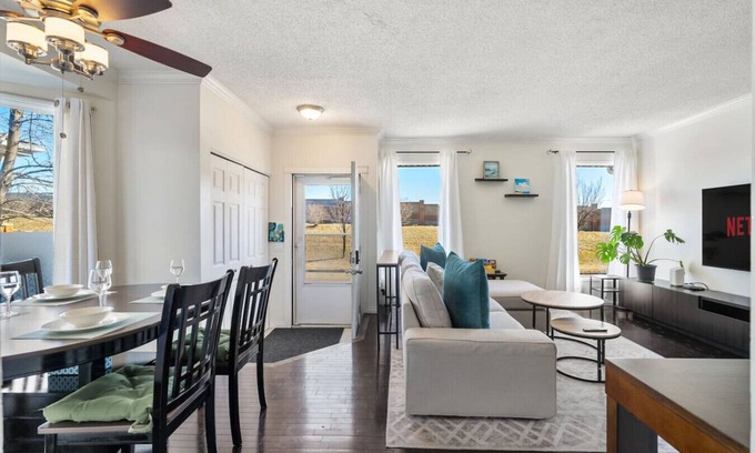 Southeast Calgary House | Home Away From Home » Pet Friendly » Work Space