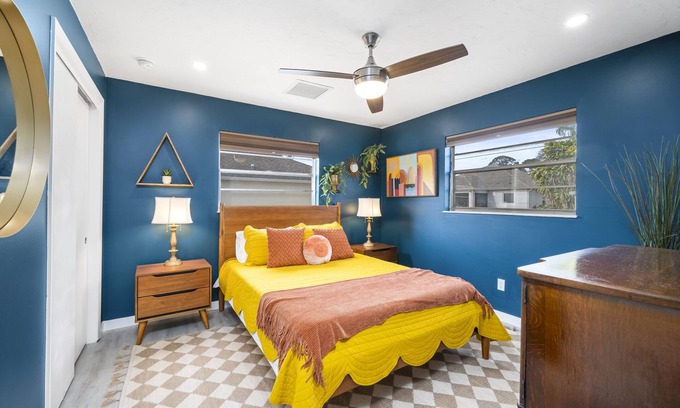 Sebastian House | Home away from home! Sebastian FLnnMinutes to Capt Hirams & Indian River Lagoon