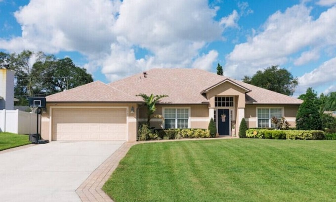 Deltona Lakes House | Home Away From Home-Spacious 8 Guests Pool Homenn