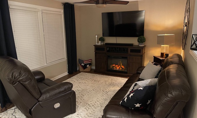 Clarksville House | Home away from home 37043