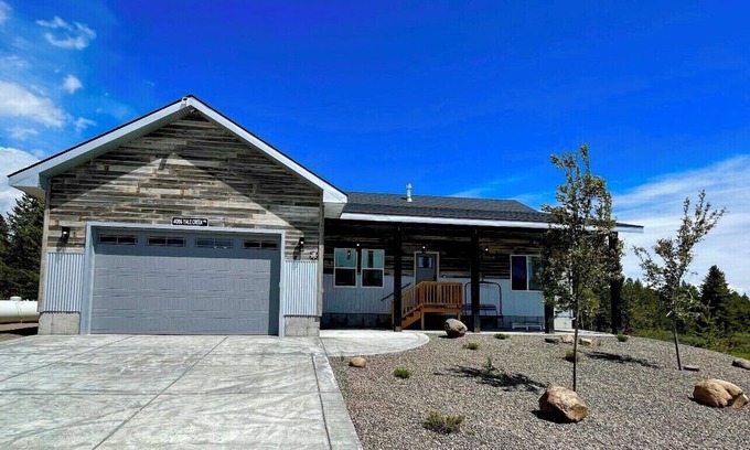 Island Park House | HOME AWAY FROM HOME 🏡