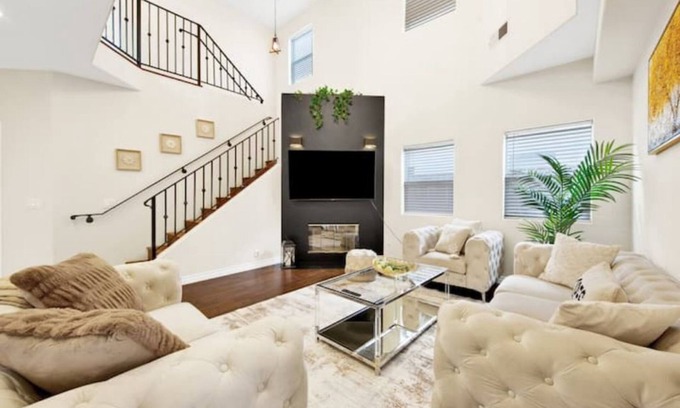 North Hollywood House | Home Away from Home