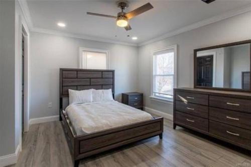 Niagara Falls House | Home Away From Home on LaSalle - 3 bd 2 bth Slps 6