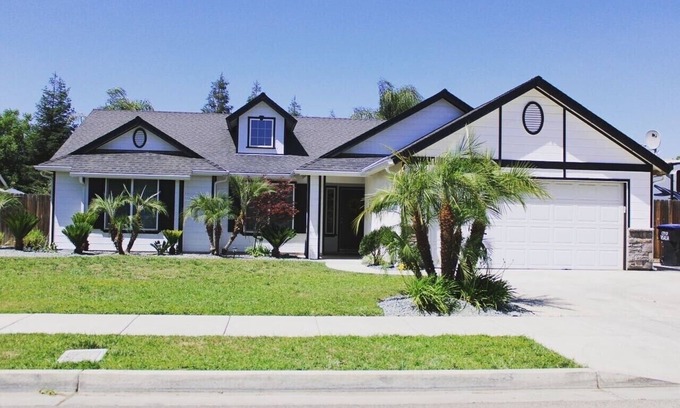 Visalia House | Home away from home