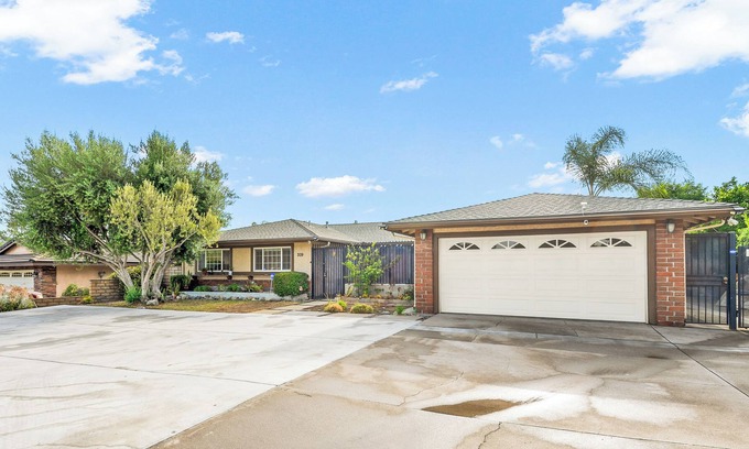 Glendora House | Home away home 4B 2B