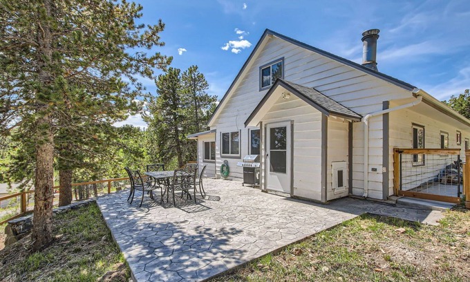 Black Hawk House | Home Base for 6 guests at the top of Golden Gate State Park