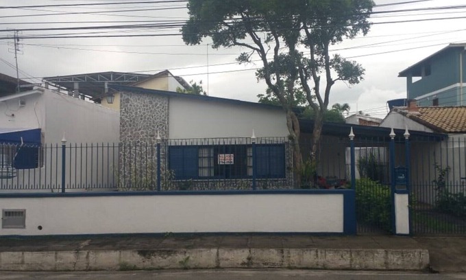 Balneario Remanso House | home Beach Center, wooded and grassy yard with fruit trees.