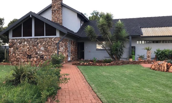 Ekurhuleni House | @ Home Bed & Breakfast