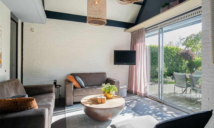 Ouwerkerk House | Home by the Creek ('Huis aan de Kreek')