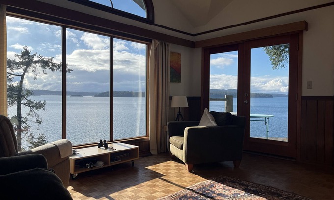 North Galiano Villa | Home by the sea. North Galiano Island.