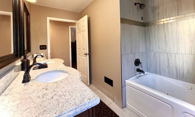 Dearborn Heights House | Home close by DTW, Henry Ford, & Downtown Detroit