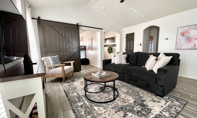 Southside House | Home Close to Lackland AFB 7min & SeaWorld
