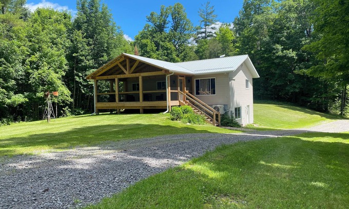 Lanark Highlands House | Home/Cottage near Calabogie with 40 acres. 5 min from White Lake boat launch.