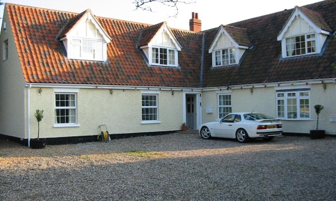 Buxton Bed & Breakfast | Home farm cottage Guest House