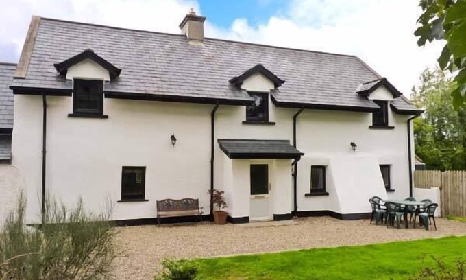 Gusserane Cottage | HOME FARM COTTAGE, pet friendly in Campile, County Wexford