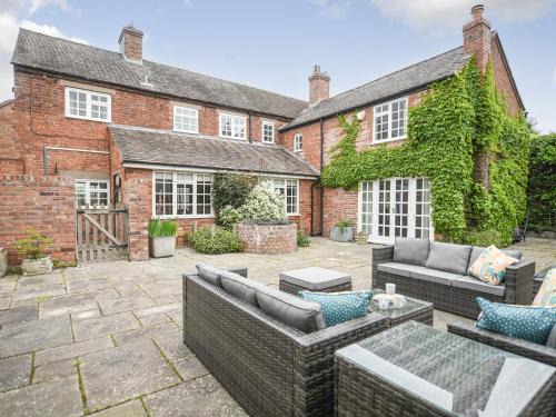 Eaton Mascott House | Home Farm House