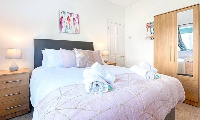 Landore House | Home from home 4 bed house in central Swansea