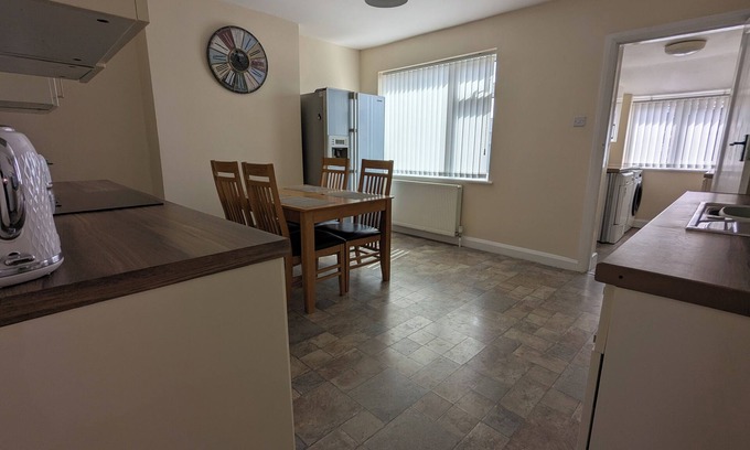 Garden City House | Home from home for travelling workers near Deeside and Chester