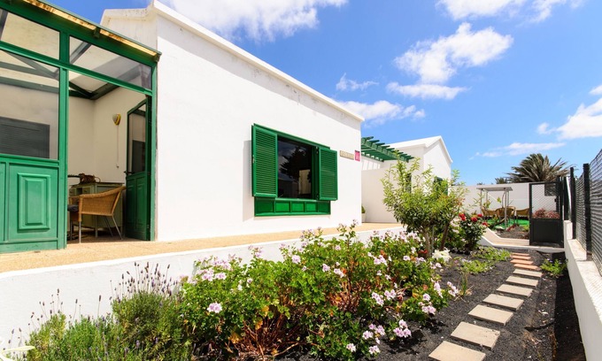 Mozaga House | Home In Central Location with Vegetable Garden, Terrace, Mountain View & Wi-Fi