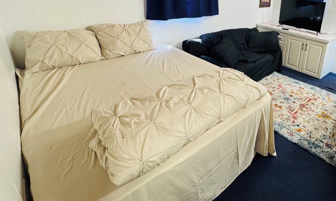 Lake County Cottage | Home in Christmas valley nCharming 1-bedroom cottage in Christmas valley,AC,WiFi