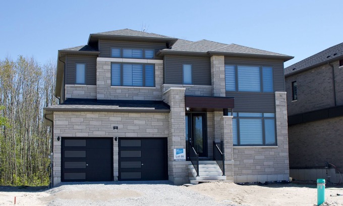 Wasaga Beach House | Home in Wasaga Beach only 5 min away from the Beach!