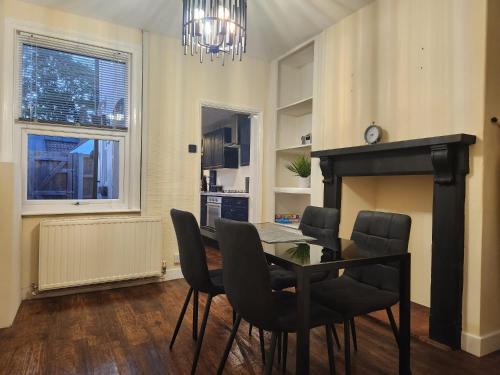 Lower Wick House | Home In Worcester - With Free Parking