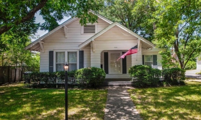 Ardmore House | Home is located the historic part of Ardmore Oklahoma