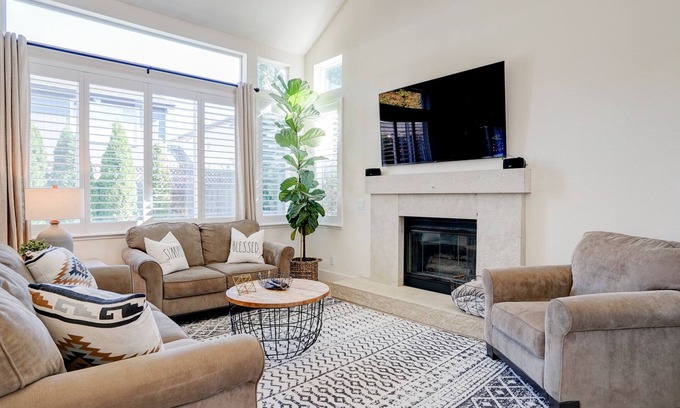 Windsor House | Home near golf course, close to Healdsburg