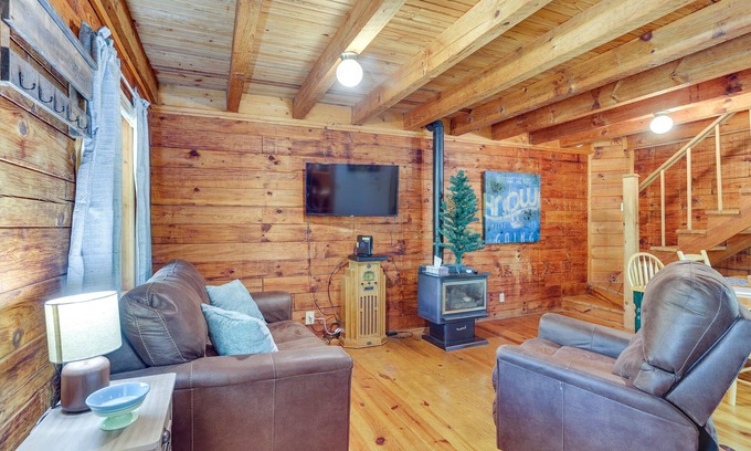 Taswell Cabin | Home Near Hoosier National Forest with Fire Pit!