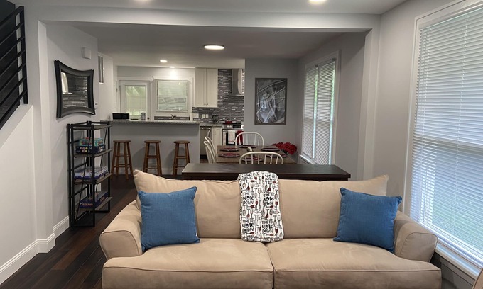 St. Charles House | Home Near Main Street-Covered Patio-Hot Tub!