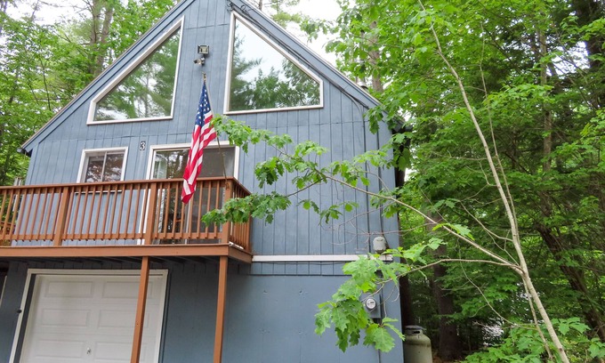 Moultonborough House | Home near the beach with a washer/dryer, tennis court, playground, basketball