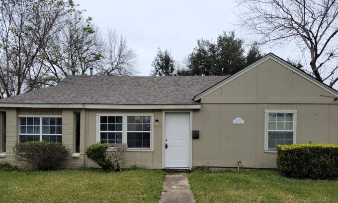 Riverside Terrace House | Home near turkey leg hut, medical center.