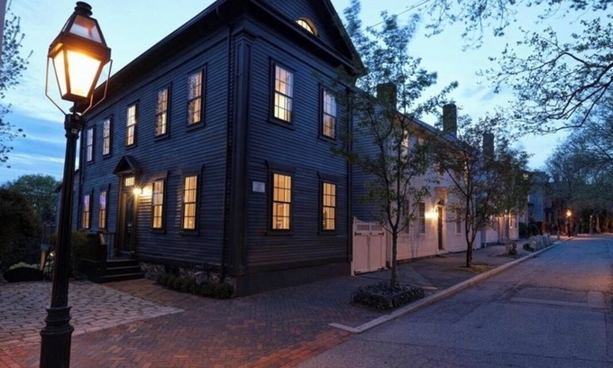 College Hill House | Home on Benefit Street minutes from Brown, RISD, downtown